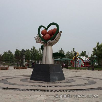 不锈钢草莓雕塑 (1)[1]
