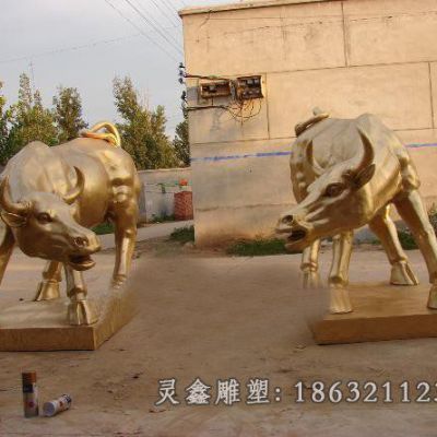 玻璃钢仿铜牛，街边景观雕塑