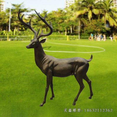 草坪鹿铜雕