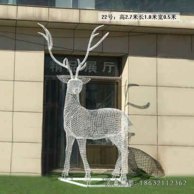 街头不锈钢镂空鹿雕塑 