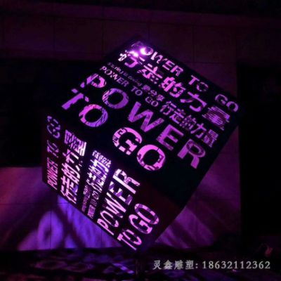 不锈钢街边魔方雕塑