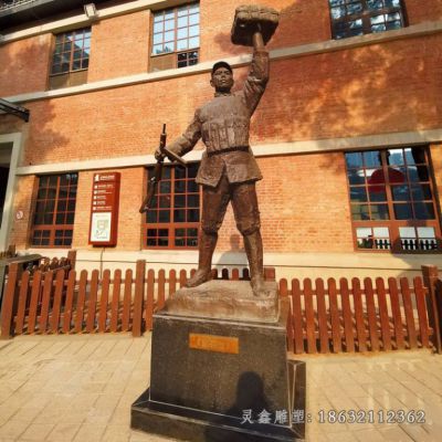 街边董存瑞人物铜雕