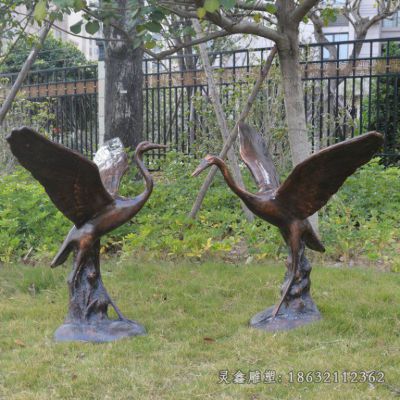 公园仙鹤动物铜雕 