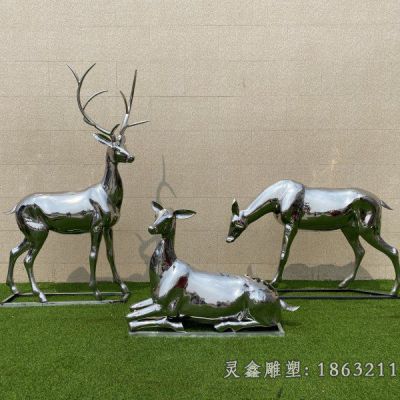 街边不锈钢镜面鹿雕塑