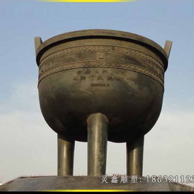 广场大型三足鼎铜雕
