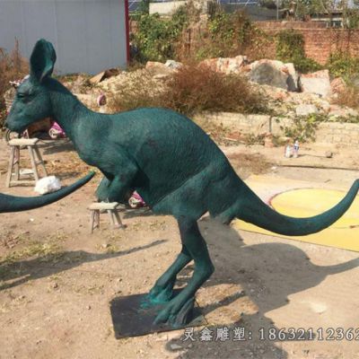 户外袋鼠动物铜雕