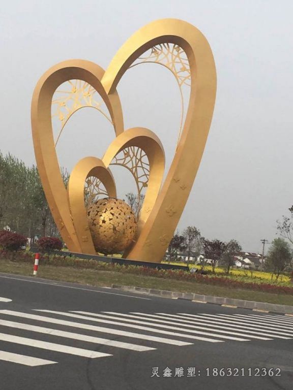 不锈钢金色抽象爱心雕塑
