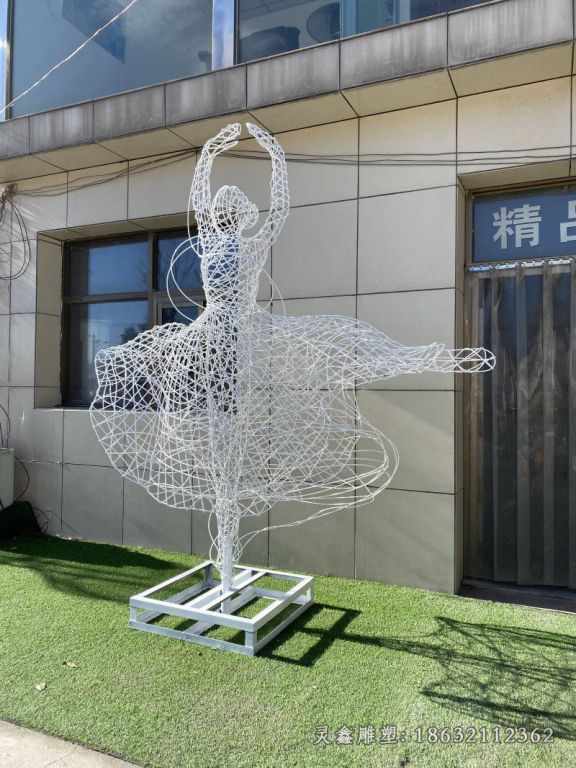 不锈钢芭蕾镂空人物雕塑