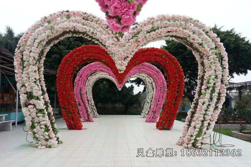 不锈钢城市爱心景观雕塑
