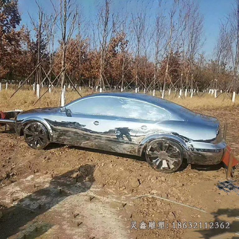 不锈钢镜面车模雕塑