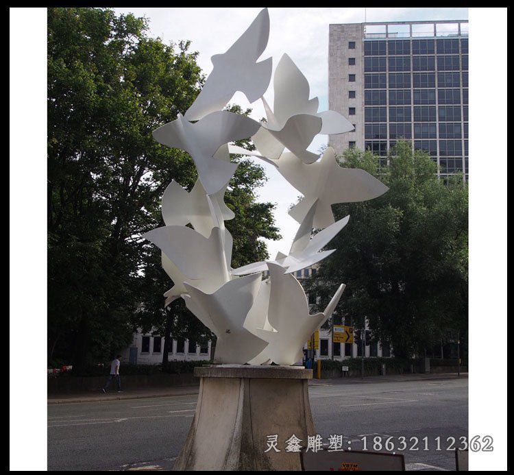 不锈钢街头飞鸽雕塑
