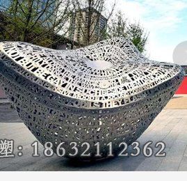 不锈钢公园镂空雕塑