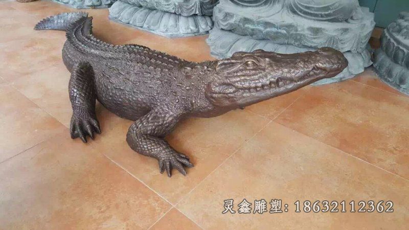 城市鳄鱼动物铜雕