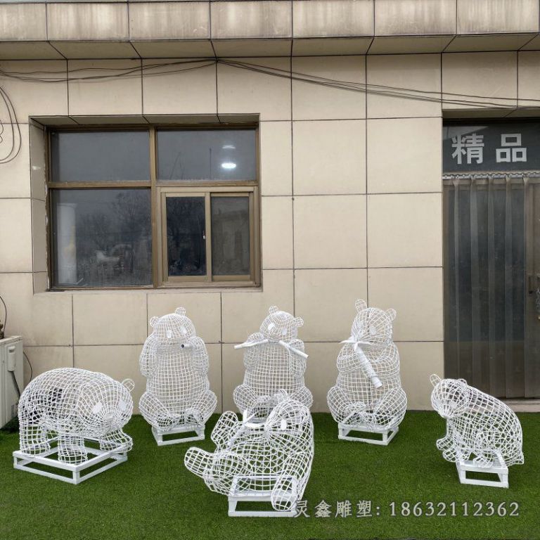 不锈钢熊猫镂空动物雕塑