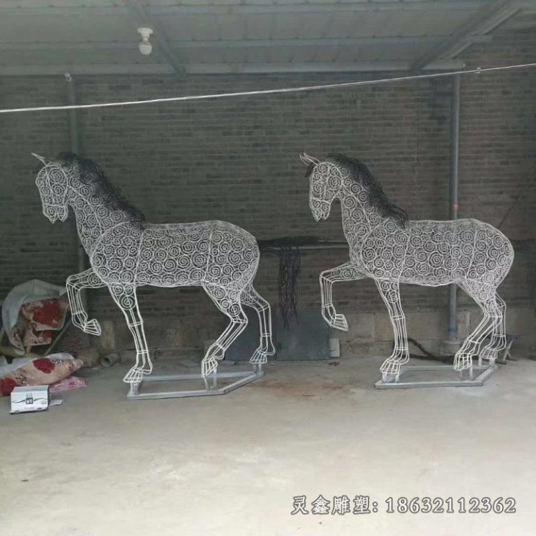 街边不锈钢镂空马动物雕塑