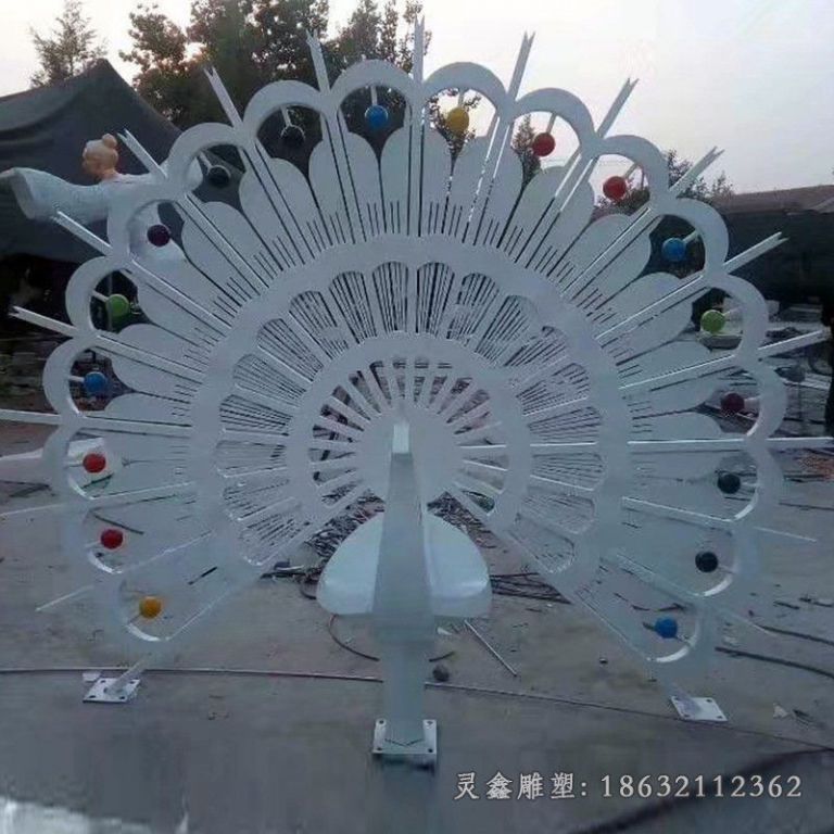 街边不锈钢孔雀开屏雕塑