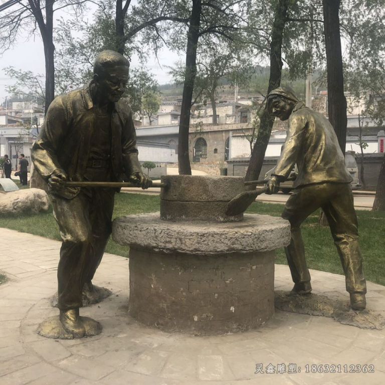 推磨人物景观铜雕